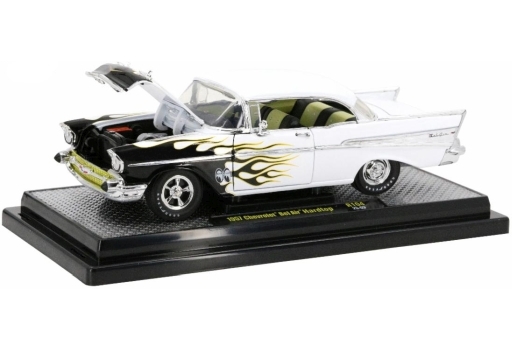 M2}V[(M2 MACHINES) Vi ~jJ[ 1/24 1957 Chevrolet Bel Air Hard Top gMOONEYESh - Bright White [40300-104A]