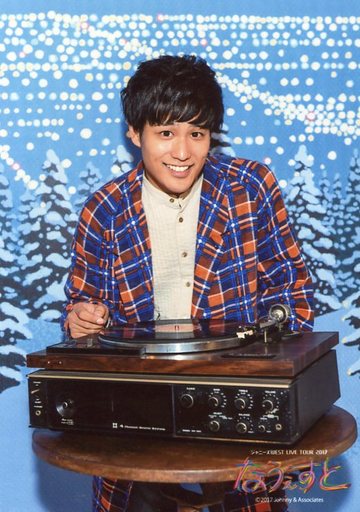 魔法集市 骏河屋 ジャニーズwest 桐山照史 膝上 衣装オレンジ 青 白 チェック柄 右手グー 手前にレコード ジャニーズwest Live Tour 17 なうぇすと オリジナルフォトセット 中古 生写真 ジャニーズ アイドル ジャニーズwest 通販ショップの駿河屋