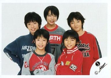 駿河屋 買取 ジャニーズjr 集合 5人 横型 バストアップ 腕組み 衣装赤 Ya Ya Yah 公式生写真 ジャニーズ