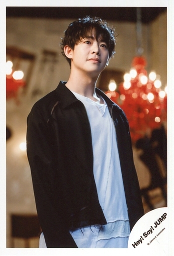 Hey Say Jump 有岡大貴 膝上 衣装黒 白 右向き 両手下 顔上げ 口閉じ Dvdシングル 愛だけがすべて What Do You Want Mv ジャケ写オフショット 公式生写真 中古 生写真 ジャニーズ アイドル Hey Say Jump 通販ショップの駿河屋