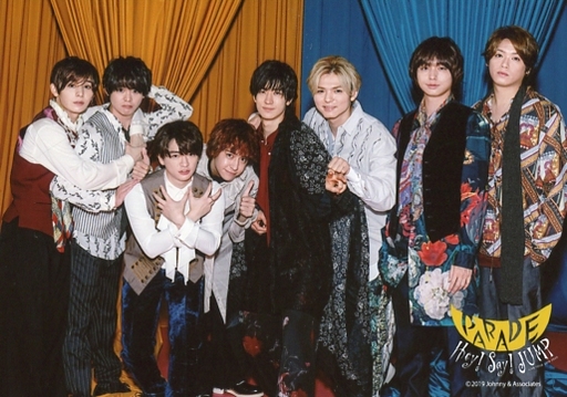 生写真 ジャニーズ Hey Say Jump 集合 8人 横型 全身 衣装白 黒 茶色 青 背景黄色 青 Hey Say Jump Live Tour 19 Parade 複数の肖像画 オリジナルフォト Merchpunk