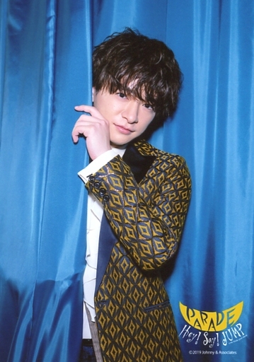 Hey Say Jump 知念侑李 上半身 衣装黄色 青 白 左手布 背景青 Hey Say Jump Live Tour 19 Parade 複数の肖像画 オリジナルフォト Merchpunk