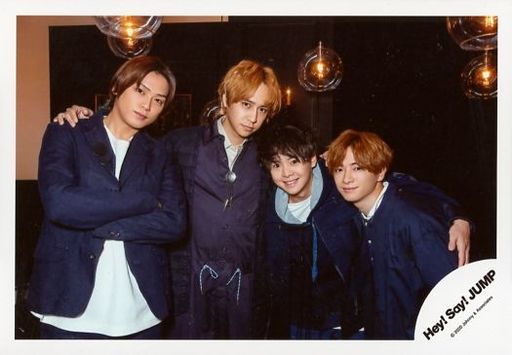 生写真 ジャニーズ アイドル Hey Say Jump Hey Say Jump 集合 4人 横型 膝上 衣装紺 肩組み 髙木腕組み 有岡笑顔 シングル I Am Muah Muah Mv ジャケ写オフショット 公式生写真 Merchpunk