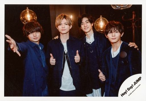 生写真 ジャニーズ アイドル Hey Say Jump Hey Say Jump 集合 4人 横型 膝上 衣装紺 白 親指立て 伊野尾右手パー シングル I Am Muah Muah Mv ジャケ写オフショット 公式生写真 Merchpunk