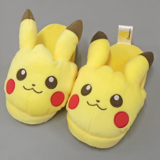 駿河屋 中古 ピカチュウ ノーマル Pokemonlife With Pikachu ぬいぐるみスリッパ ピカチュウ ポケットモンスター 生活雑貨