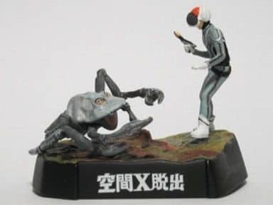 駿河屋 -<中古>グモンガ/ウルトラセブン 空間X脱出 「ウルトラ怪獣名鑑