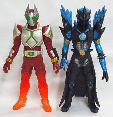 仮面ライダーギャレン バーニングスマッシュバージョンVSピーコック 仮面ライダーギャレン バーニングスマッシュバージョンVSピーコック