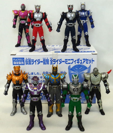 駿河屋 中古 破損品 仮面ライダー龍騎 全ライダーミニフィギュアセットa 9体セット 仮面ライダー龍騎 テレビマガジン限定 フィギュア