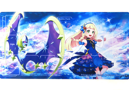 ポケマスEX ポケカ25周年 リーリエ プレイマット - キャラクターグッズ ポケマスEX ポケカ25周年 リーリエ プレイマット - キャラクターグッズ