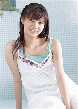 駿河屋 -<新品/中古>新川優愛 2012年度カレンダー(写真集系)