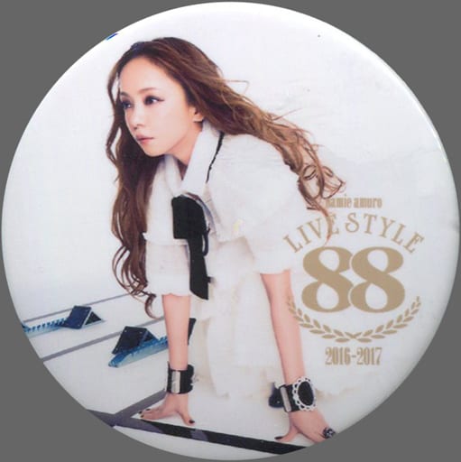 駿河屋 -<中古>安室奈美恵(白衣装/しゃがみ) マグネット 「namie amuro