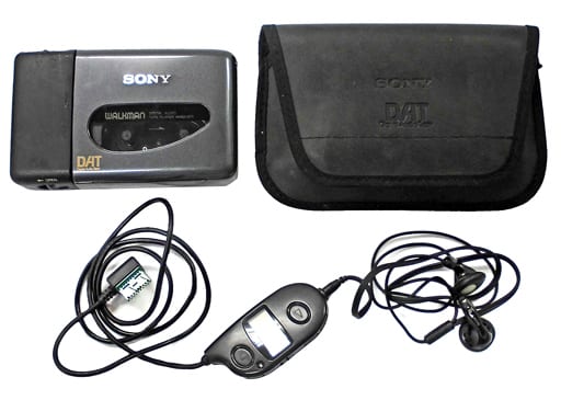 季節のおすすめ商品 SONYDATウォークマン WMD-DT1 ポータブル