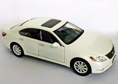 駿河屋 -<中古>1/18 レクサス LS 460(Mクリスタルホワイト) [188103 ...