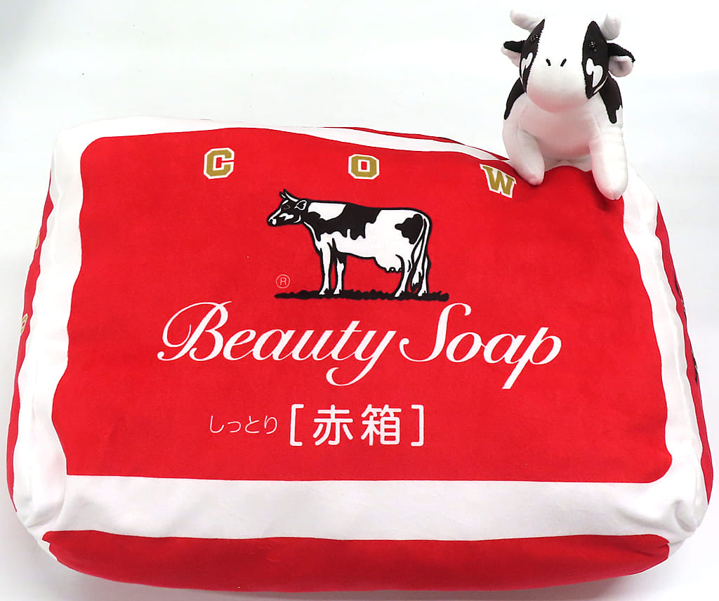 駿河屋 -<中古>赤箱 クッション 「一番くじ 牛乳石鹸」 ラストワン賞 駿河屋 -<中古>赤箱 クッション 「一番くじ 牛乳石鹸」 ラストワン賞