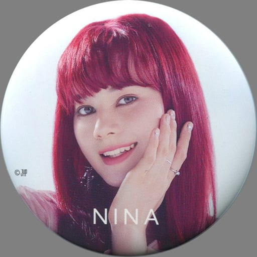 駿河屋 - 【買取】NINA(左向き/右頬に手) ランダム缶バッジ 「NiziU ...