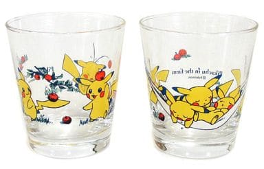 駿河屋 - 【買取】ピカチュウ(Pikachu in the farm) グラス2個セット