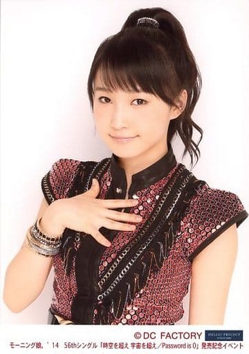 モーニング娘。’14/鞘師里保/バストアップ・衣装黒赤・右手胸元・顔斜め左向き/モーニング娘。’14 56thシングル「時空を超え 宇宙を超え/Password is 0」発売記念イベント モーニング娘。’14/鞘師里保/バストアップ・衣装黒赤・右手胸元・顔斜め左向き/モーニング娘。’14 56thシングル「時空を超え 宇宙を超え/Password is 0」発売記念イベント