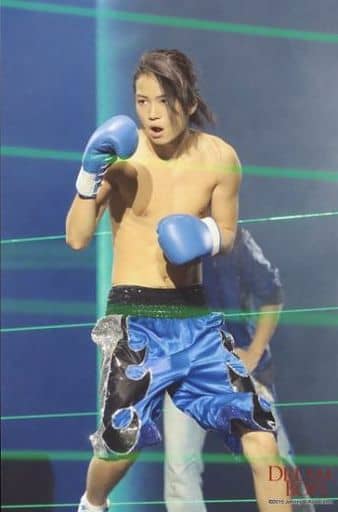 駿河屋 中古 Sexyzone 菊池風磨 ライブフォト 膝上 上半身裸 ズボン青銀黒 両手グローブ 顔左向き 2lサイズ Dream Boys 15 ジャニーズ
