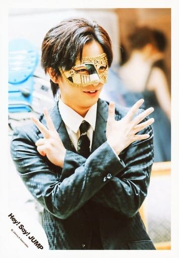 駿河屋 中古 Hey Say Jump 知念侑李 上半身 衣装黒 仮面 右向き 右手ピース 左手パー Masquerade Pv撮影 公式生写真 Hey Say Jump