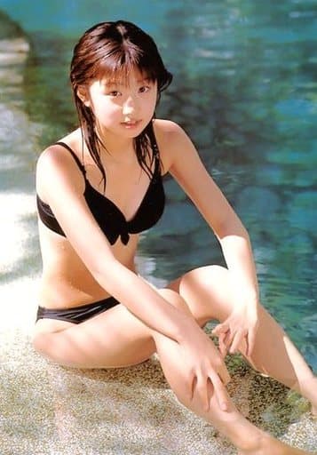 小倉優子水着画像 Amazon.co.jp: 小倉優子 水着壁掛カレンダー サイズB2 ぐらびあ ...