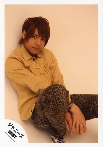 駿河屋 中古 ジャニーズwest 中間淳太 膝上 座り 衣装黄 豹柄 両手下げ 壁寄りかかり 背景ベージュ 公式生写真 ジャニーズ 駿河屋 中古 ジャニーズwest 中間淳太 膝上 座り 衣装黄 豹柄 両手下げ 壁寄りかかり 背景ベージュ 公式生写真 ジャニーズ