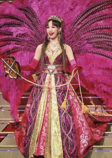 駿河屋 - 【買取】宝塚歌劇団(雪組)/咲妃みゆ/ライブフォト・全身・金