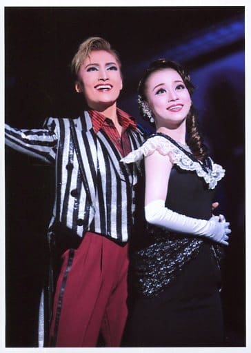 駿河屋 -<中古>宝塚歌劇団(雪組)/望海風斗・真彩希帆/ライブフォト・膝
