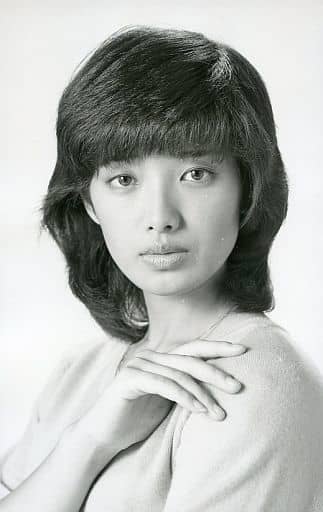 左肩 山口 百恵