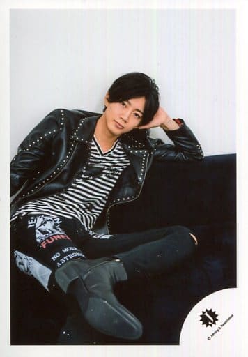 駿河屋 中古 ジャニーズjr 長妻怜央 全身 見切れ 座り 衣装黒 足組み 左手頭 17秋 ジャニーズjr Johnnys You Me Island パンフ グッズ撮影オフショット 公式生写真 男性生写真 駿河屋 中古 ジャニーズjr 長妻怜央 全身 見切れ 座り 衣装黒 足組み 左手頭 17秋 ジャニーズjr Johnnys You Me Island パンフ グッズ撮影オフショット 公式生写真 男性生写真