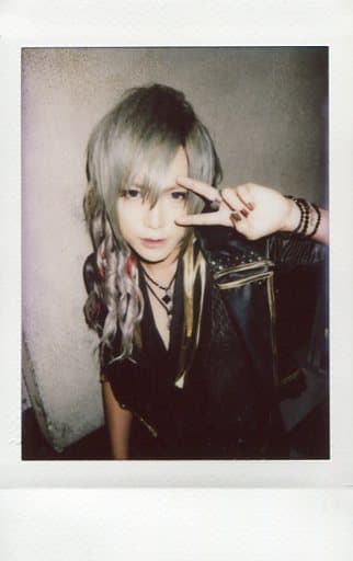 駿河屋 - 【買取】少年記/eiki/バストアップ・衣装黒金・左手ピース 駿河屋 - 【買取】少年記/eiki/バストアップ・衣装黒金・左手ピース