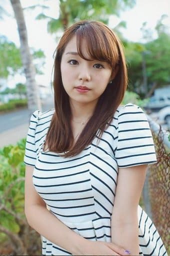 駿河屋 -<中古>AeLL./篠崎愛/上半身・衣装白・黒・ボーダー柄・右手