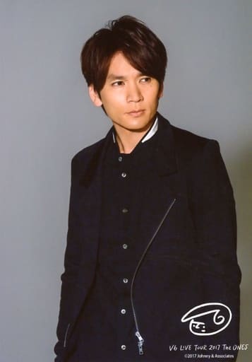 駿河屋 中古 V6 長野博 上半身 衣装黒 体左向き 目線右 背グレー V6 Live Tour 17 The Ones オリジナルフォト ジャニーズ
