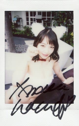 駿河屋 - 【買取】☆安藤遥/直筆サイン入り・膝上・横たわり・水着白