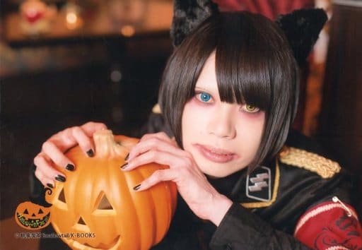 駿河屋 中古 執事喫茶 Swallowtail 有村 横型 顔アップ 衣装黒 猫耳 両手かぼちゃ Halloween Fair 17 特典生写真 その他男性