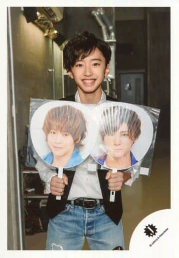 駿河屋 -<中古>関西ジャニーズJr./道枝駿佑/上半身・衣装白黒・両手