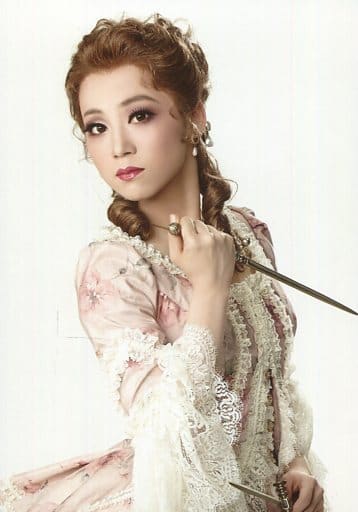 駿河屋 -<中古>宝塚歌劇団(雪組)/真彩希帆/上半身・背景白/雪組公演 駿河屋 -<中古>宝塚歌劇団(雪組)/真彩希帆/上半身・背景白/雪組公演