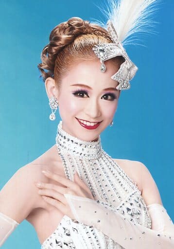 駿河屋 中古 宝塚歌劇団 月組 愛希れいか バストアップ 背景水色 月組全国ツアー公演 鳳凰伝 Crystal Takarazuka イメージの結晶 スチール写真 宝塚歌劇団 駿河屋 中古 宝塚歌劇団 月組 愛希れいか バストアップ 背景水色 月組全国ツアー公演 鳳凰伝 Crystal Takarazuka イメージの結晶 スチール写真 宝塚歌劇団