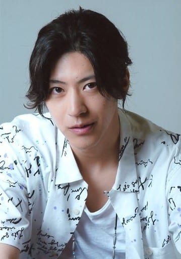 駿河屋 中古 小沼将太 バストアップ 衣装白 英字シャツ 前のめり 口角上げ イベント 感謝 物販ブロマイド 男性生写真 駿河屋 中古 小沼将太 バストアップ 衣装白 英字シャツ 前のめり 口角上げ イベント 感謝 物販ブロマイド 男性生写真