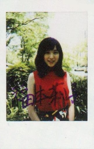 駿河屋 -<中古>☆福本莉子/直筆サイン入り・上半身・衣装赤・右向き