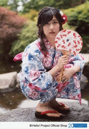 駿河屋 -<中古>モーニング娘。'18/佐藤優樹/全身・しゃがみ・衣装浴衣