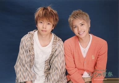 駿河屋 中古 News テゴマス 手越祐也 増田貴久 横型 上半身 衣装ベージュ 白 座り カメラ目線 増田口閉じ 手越歯見せ 背景紺 News テゴマス 4thライブ News テゴマス の青春 男性生写真