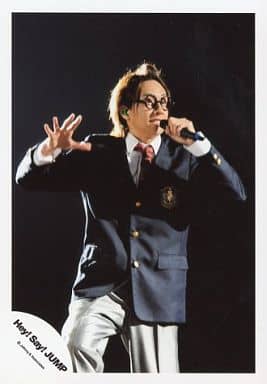 駿河屋 中古 Hey Say Jump 八乙女光 ライブフォト 膝上 制服 眼鏡 左手マイク 右手パー 公式生写真 ジャニーズ