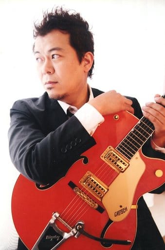 駿河屋 中古 神奈延年 上半身 衣装白黒 両手ギター 目線左 ポストカードサイズ 39th Anniversary Special 密会 グッズ生写真 男性声優 駿河屋 中古 神奈延年 上半身 衣装白黒 両手ギター 目線左 ポストカードサイズ 39th Anniversary Special 密会 グッズ生写真 男性声優