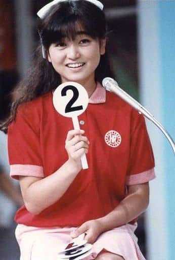 駿河屋 中古 おニャン子クラブ 永田ルリ子 膝上 衣装赤 右手に札 2 座り 公式生写真 その他女性 駿河屋 中古 おニャン子クラブ 永田ルリ子 膝上 衣装赤 右手に札 2 座り 公式生写真 その他女性