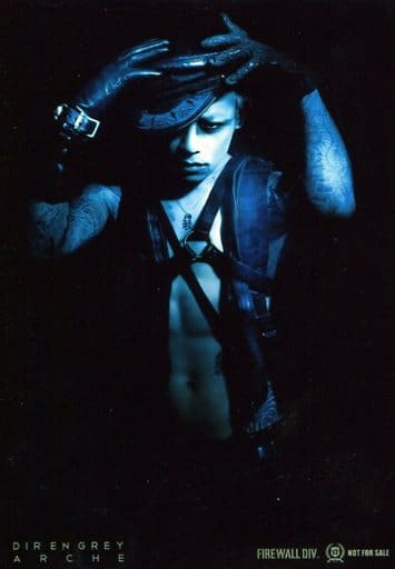 駿河屋 -<中古>DIR EN GREY/京/膝上・衣装黒青・両手帽子/CD「ARCHE
