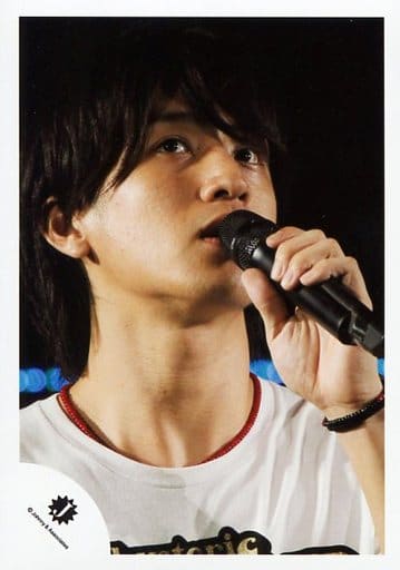 生写真(ジャニーズ)/アイドル/BOYS BOYS/中田大智/ライブフォト・顔アップ・衣装白赤・左手マイク・目線右上/公式生写真