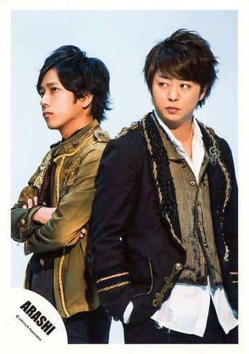 駿河屋 中古 嵐 二宮和也 櫻井翔 膝上 二宮衣装カーキ 腕組み 櫻井衣装黒 両手ポケット 公式生写真 嵐 駿河屋 中古 嵐 二宮和也 櫻井翔 膝上 二宮衣装カーキ 腕組み 櫻井衣装黒 両手ポケット 公式生写真 嵐