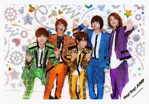 駿河屋 中古 Hey Say Jump 集合 5人 横型 膝上 衣装オレンジ 黄色 青 紫 緑 チェック柄 白 有岡口開け 高木左手パー 背景白 センター八乙女 Hey Say Jump Countdown Live 15 16 Jumping Carnival Count Down グッズ 公式生写真 男性生写真