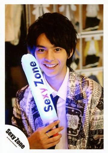 駿河屋 中古 Sexyzone 佐藤勝利 上半身 衣装白 黒 右手ペンライト 歯見せ Sexy Power Tour パンフ グッズ 公式生写真 ジャニーズ 駿河屋 中古 Sexyzone 佐藤勝利 上半身 衣装白 黒 右手ペンライト 歯見せ Sexy Power Tour パンフ グッズ 公式生写真 ジャニーズ