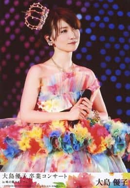 駿河屋 -<中古>大島優子/ライブフォト・両手マイク/BD・DVD「大島優子